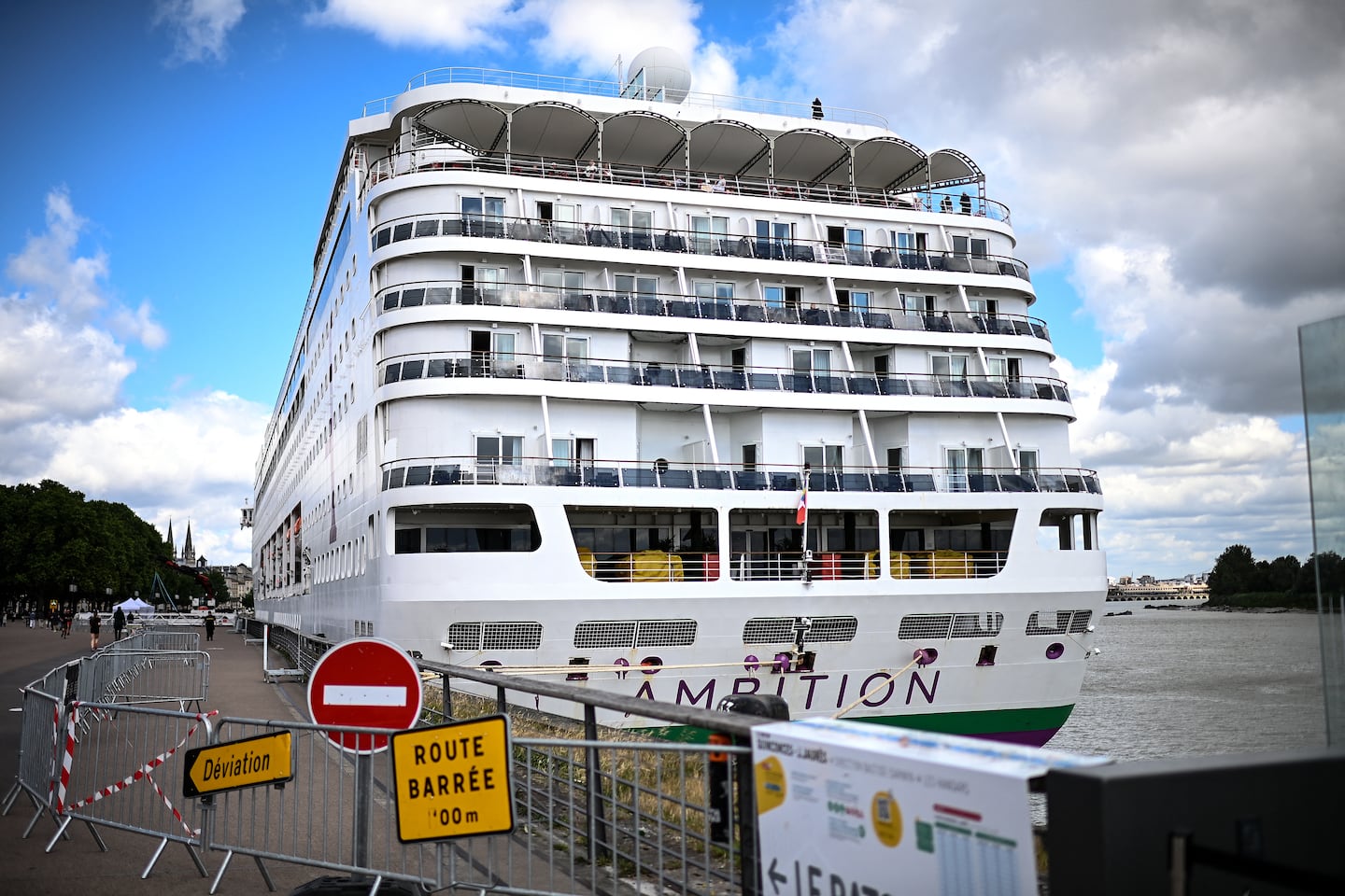 Más de 1.700 personas quedaron confinadas en crucero por brote de gastroenteritis viral