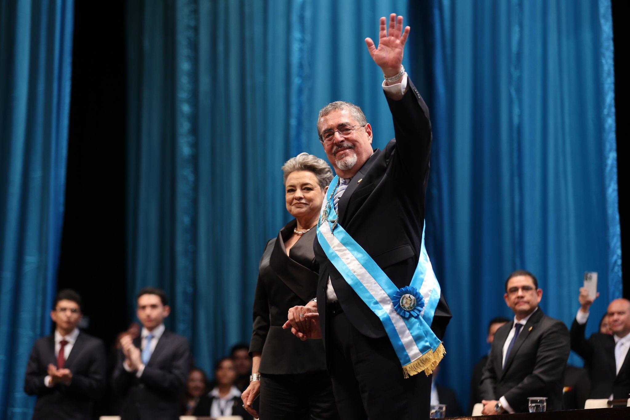 El presidente de Guatemala Bernardo Arévalo y su esposa, Lucrecia Peinado.