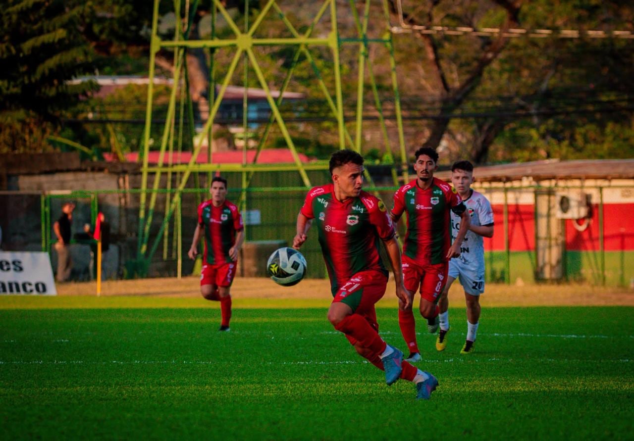 José Antonio Matarrita vistió los colores de la ADG por un torneo, ya que le llegó la revocatoria de licencia a los pamperos.