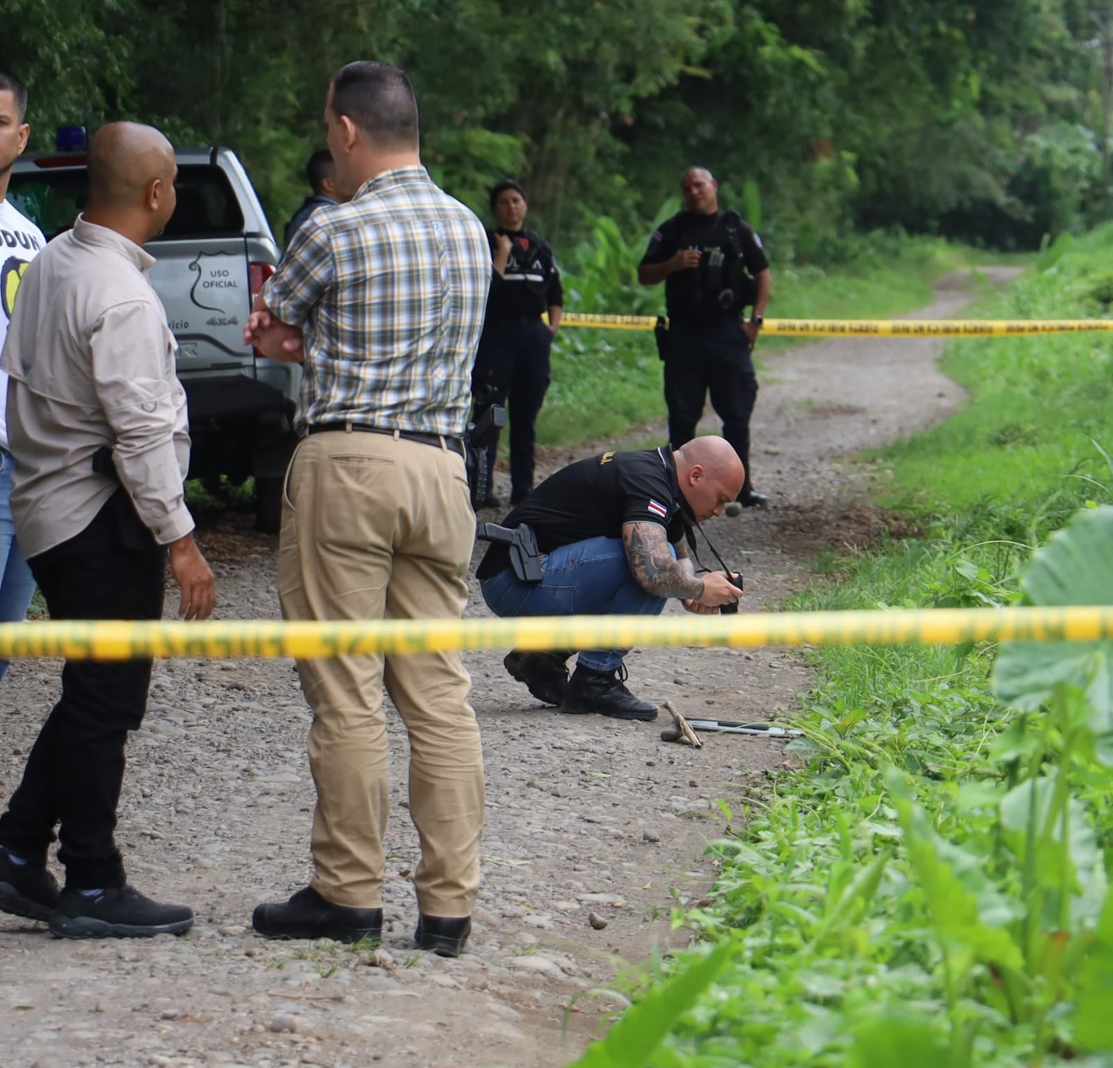 Las autoridades detectaron impactos de bala, lo que permitió descartar la hipótesis de un accidente de tránsito.