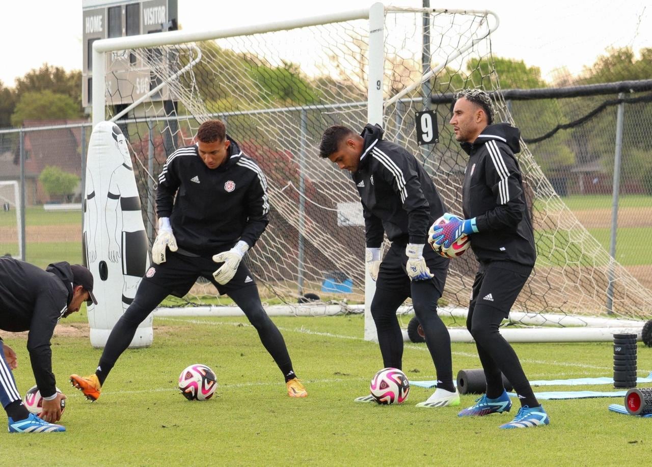 Keylor Navas tuvo su primera práctica con la Selección de Costa Rica este miércoles, en Frisco, Texas. La Nacional se prepara para el repechaje ante Honduras.