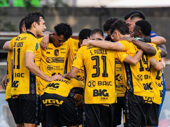Los jugadores de Liberia celebraron el triunfo contra Alajuelense.