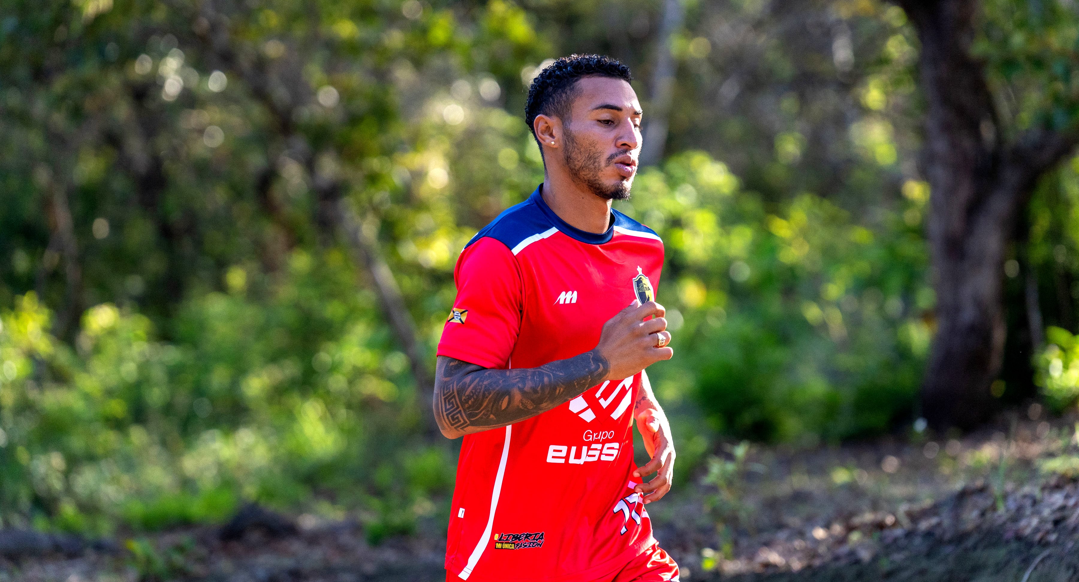 Jossimar Pemberton se entrena fuerte con Liberia