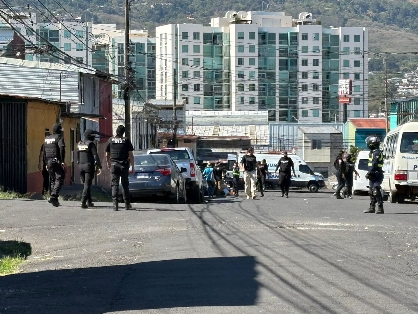 OIJ ejecuta allanamientos en Ciudadela 25 de Julio en Hatillo contra grupo criminal Los Lara