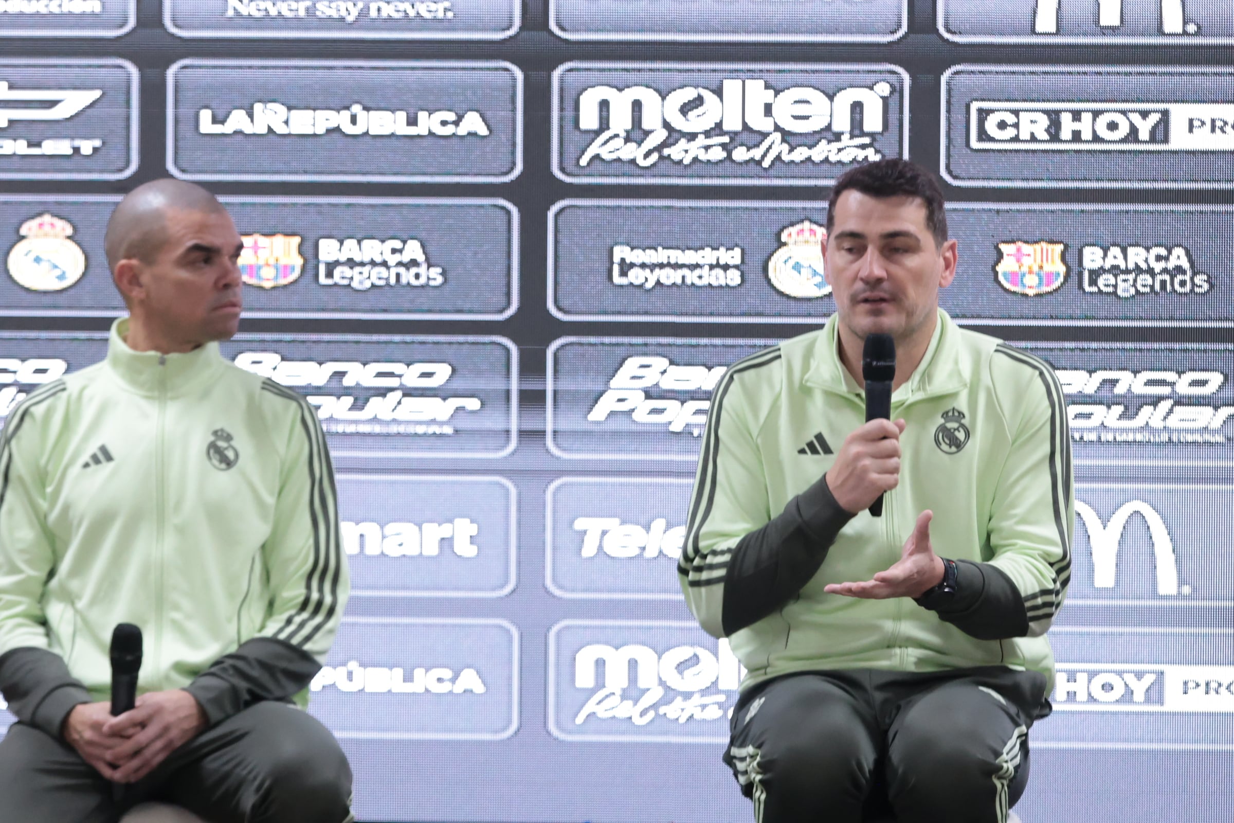 06/02/2026/ conferencia de prensa del evento Leyendas CR donde ex jugadores del Real Madrid y el Barcelona / Foto John Durán