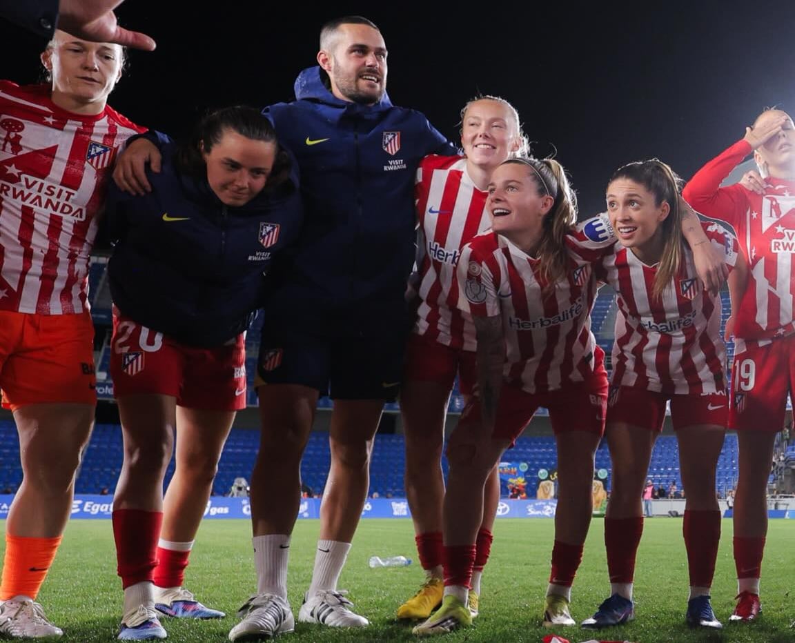 Priscilla Chinchilla (segunda de der a izq.) celebró el pase del Atlético de Madrid contra el Tenerife.