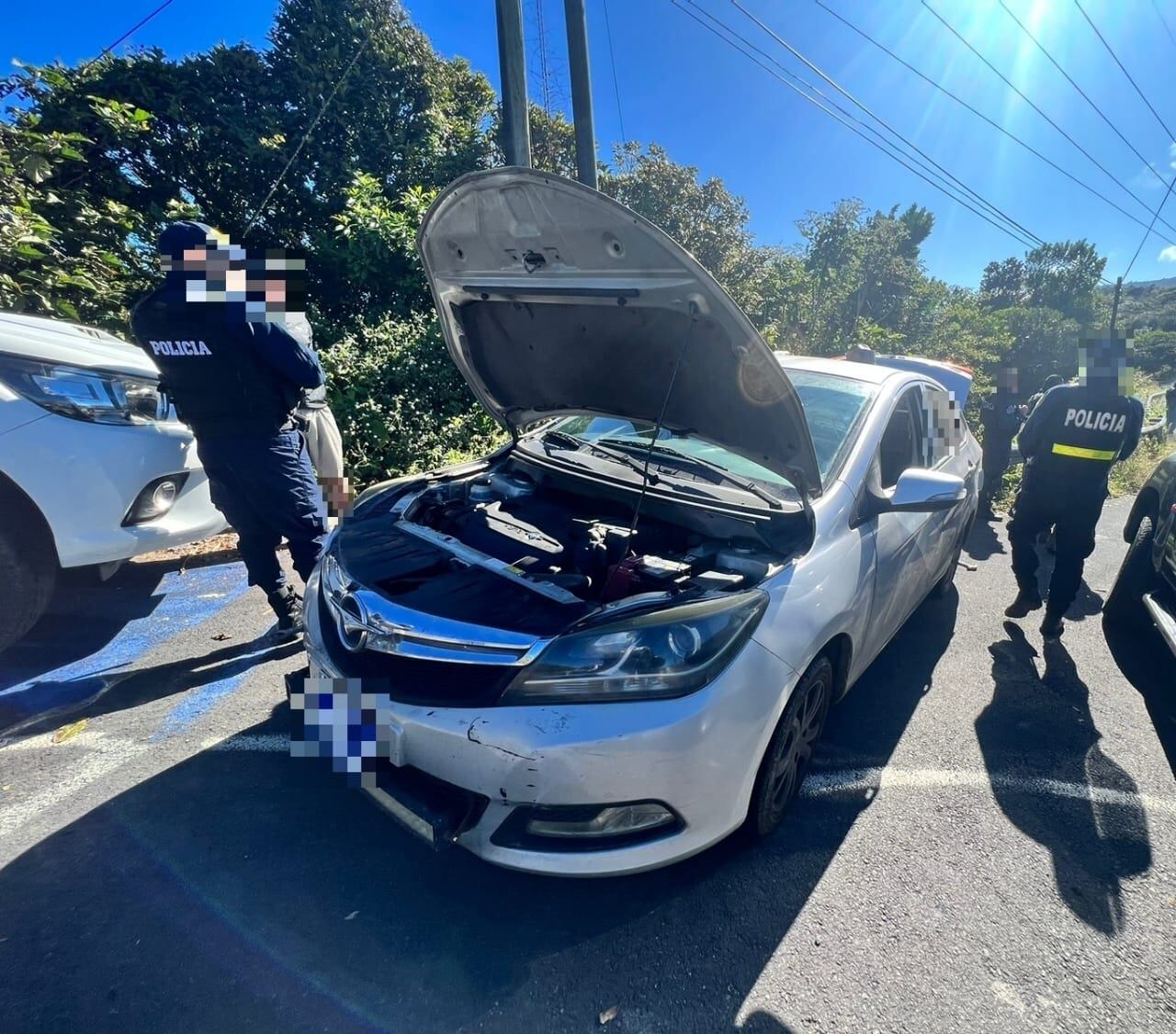 Este vehículo, al parecer, está ligado con el que se estrelló cerca de Casamata, El Guarco. La policía encontró 274 kilos de droga y dinero en efectivo. Foto: MSP
