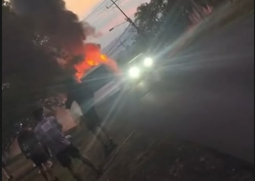 Quepos Cambute
Se quemó el autobús
4 de abril del 2026
Reproducción de la página de Facebook de Ascenso Total