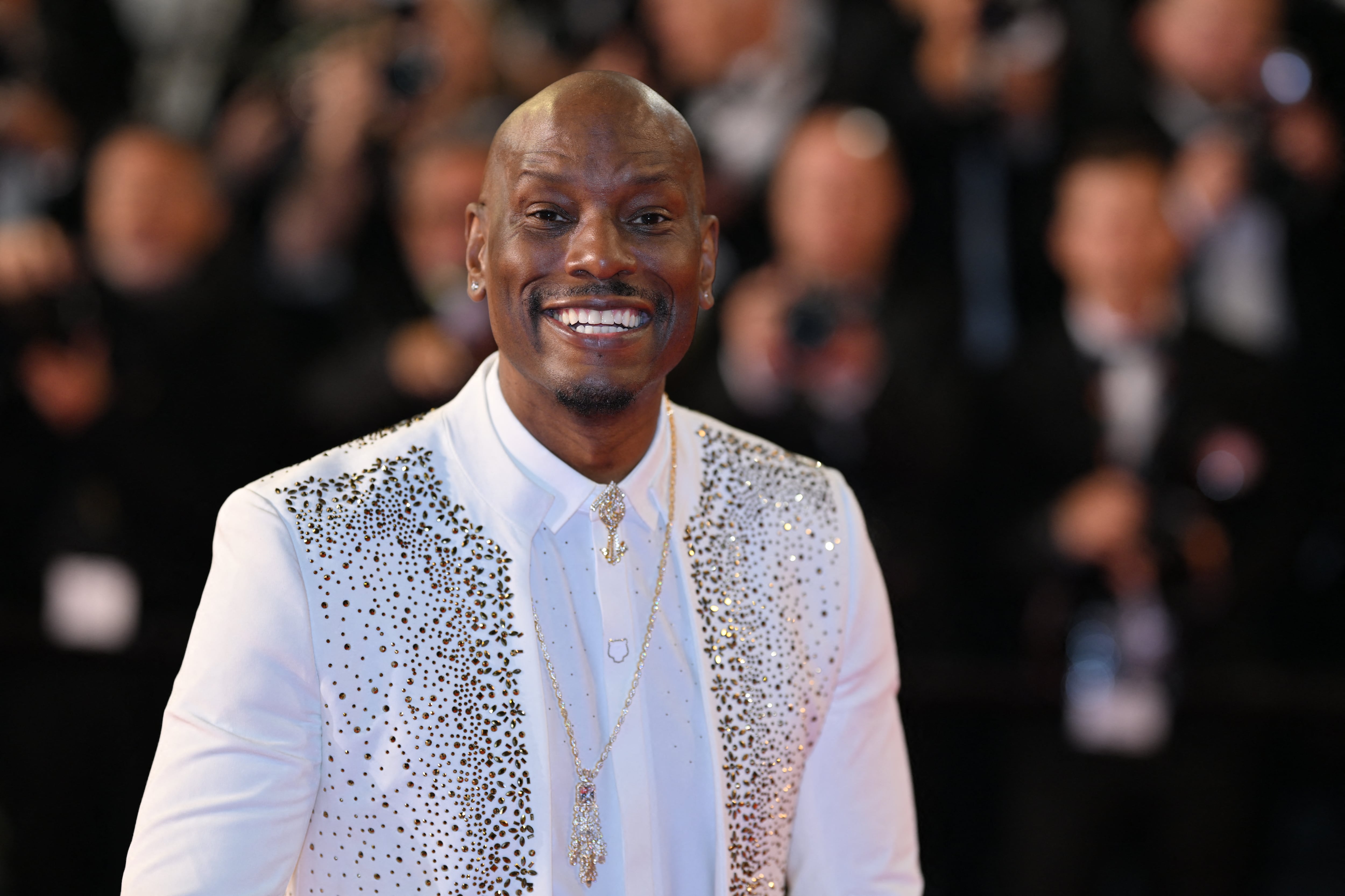 Tyrese Gibson, con su usual sonrisa y carismática personalidad, llega al Festival de Cannes.