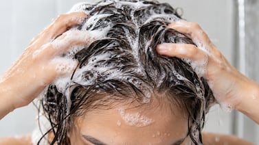 ¿Con qué frecuencia se debe lavar el cabello? Conozca qué recomiendan según su tipo de pelo