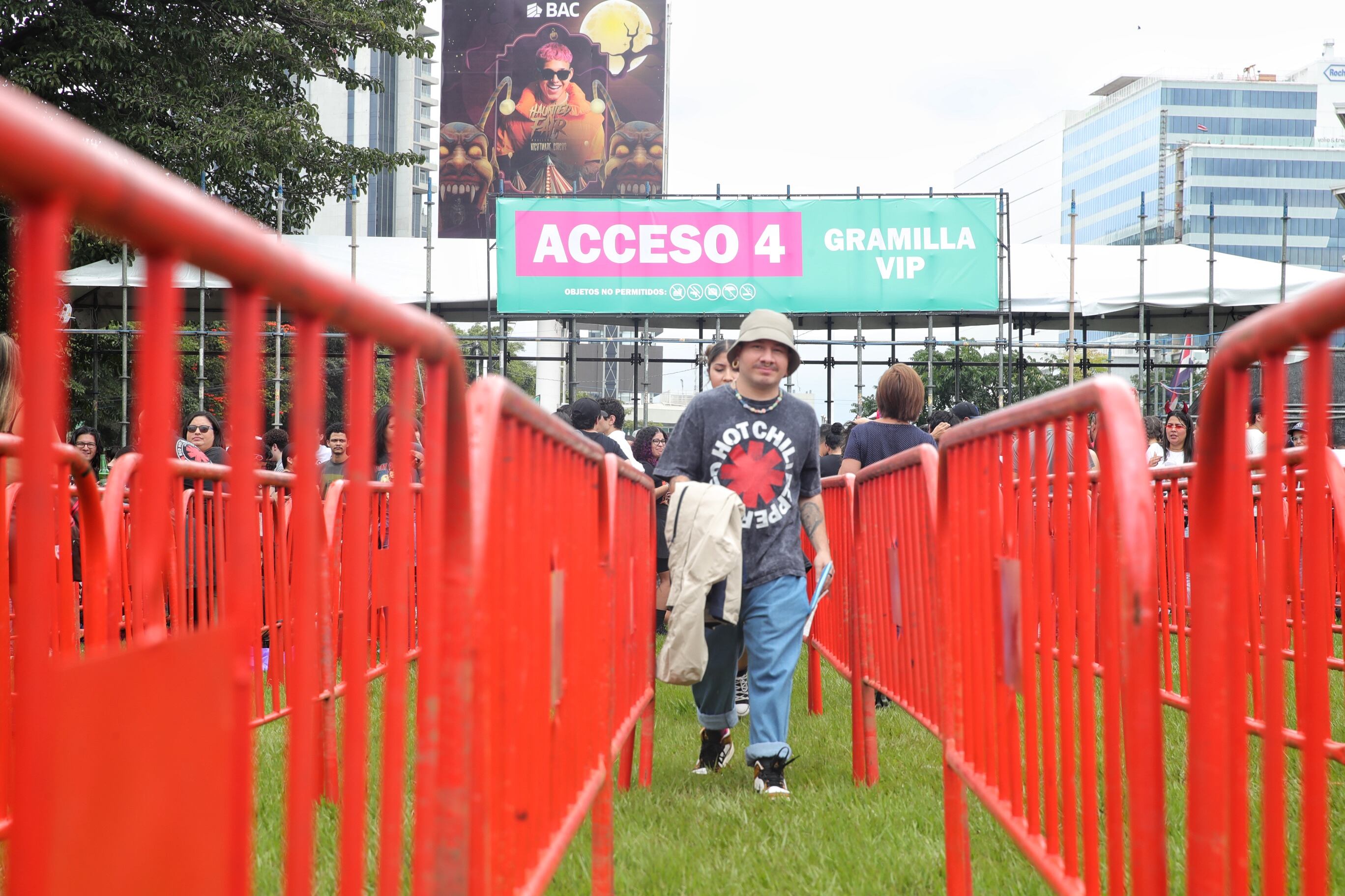 31/10/2023/ Recorrido mañanero previo al concierto de Red Hot Chili Peppers en el estadio Nacional / foto John Durán
