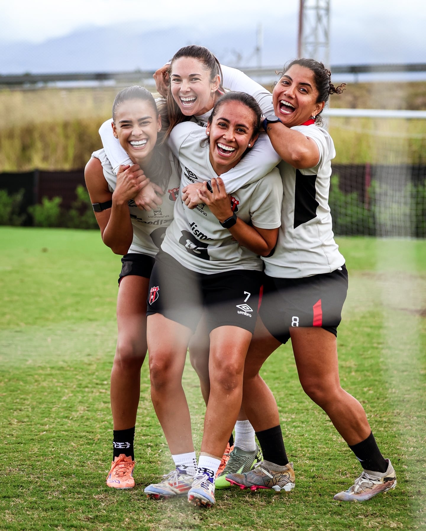 Paula Coto, Katherine Arroyo, Viviana Chinchilla y Mariela Campos disfrutan ser parte de Liga Deportiva Alajuelense.