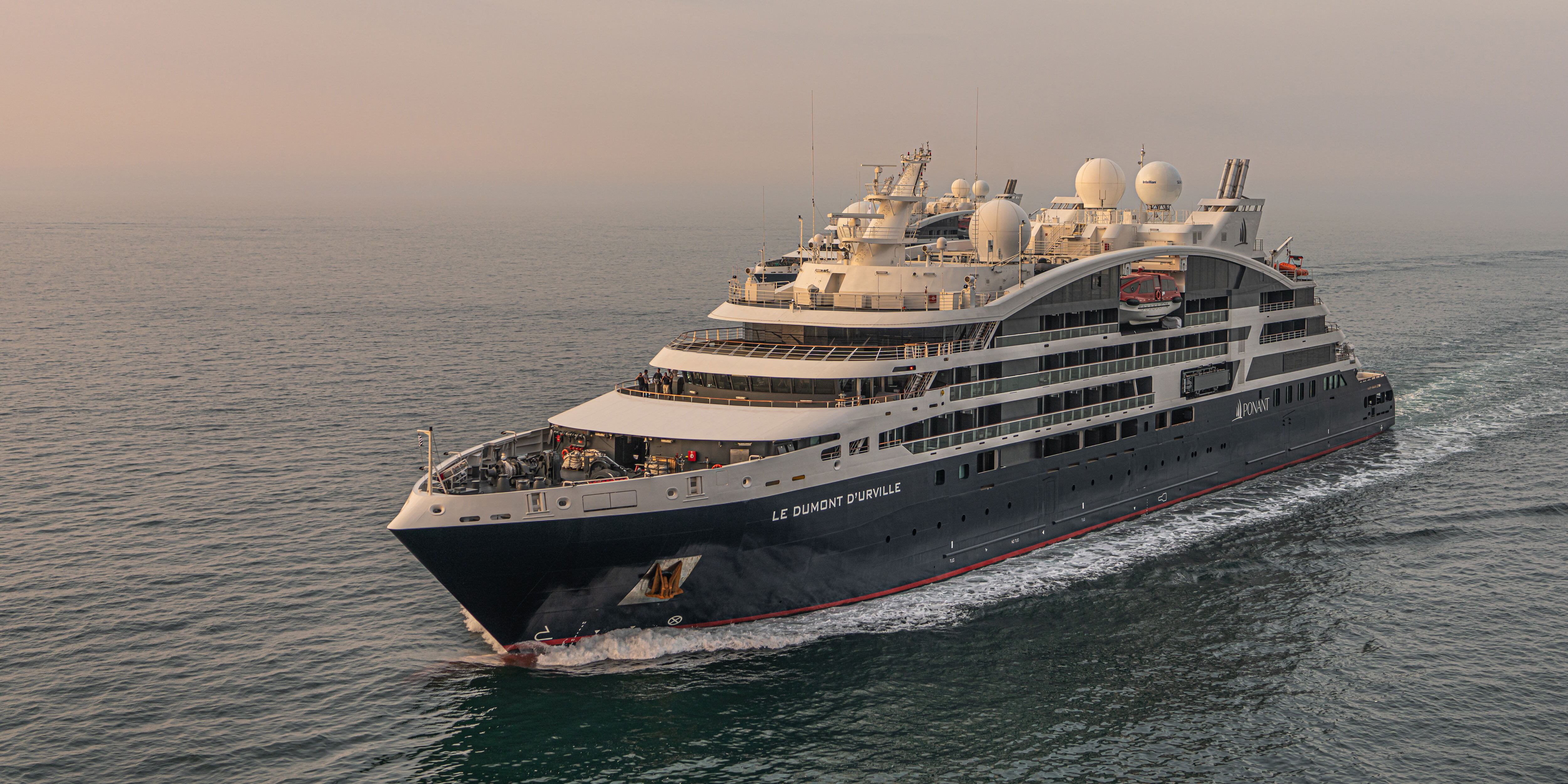 La embarcación 'Le Dumont- d´Urville', de la compañía francesa Ponant, tiene capacidad para 184 pasajeros y cuenta con 92 suites.