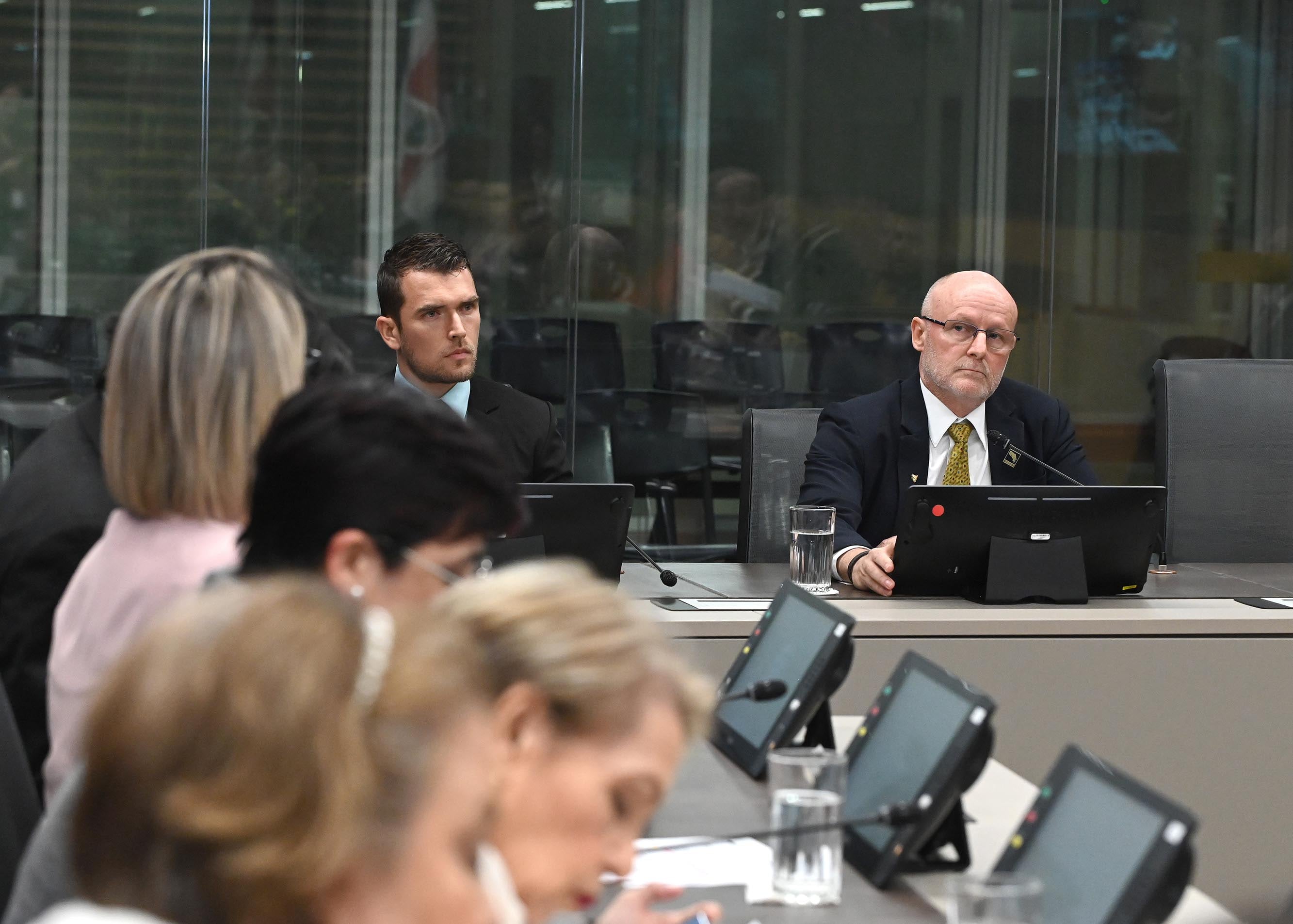 23 de junio del 2025. Asamblea Legislativa. 18:00 hrs. Comparecencia del vicepresidente de la República Stephan Brunner ante comisión legislativa de Control de ingreso y gasto público. Brunner deberá exolicar a los diutados el proceso de investigación contra la Junta Directiva del Banco Nacional destituida por el gobierno el pasado 28 de mayo. En la foto: Stephan Brunner durante el interrogatorio. Foto: Albert Marín