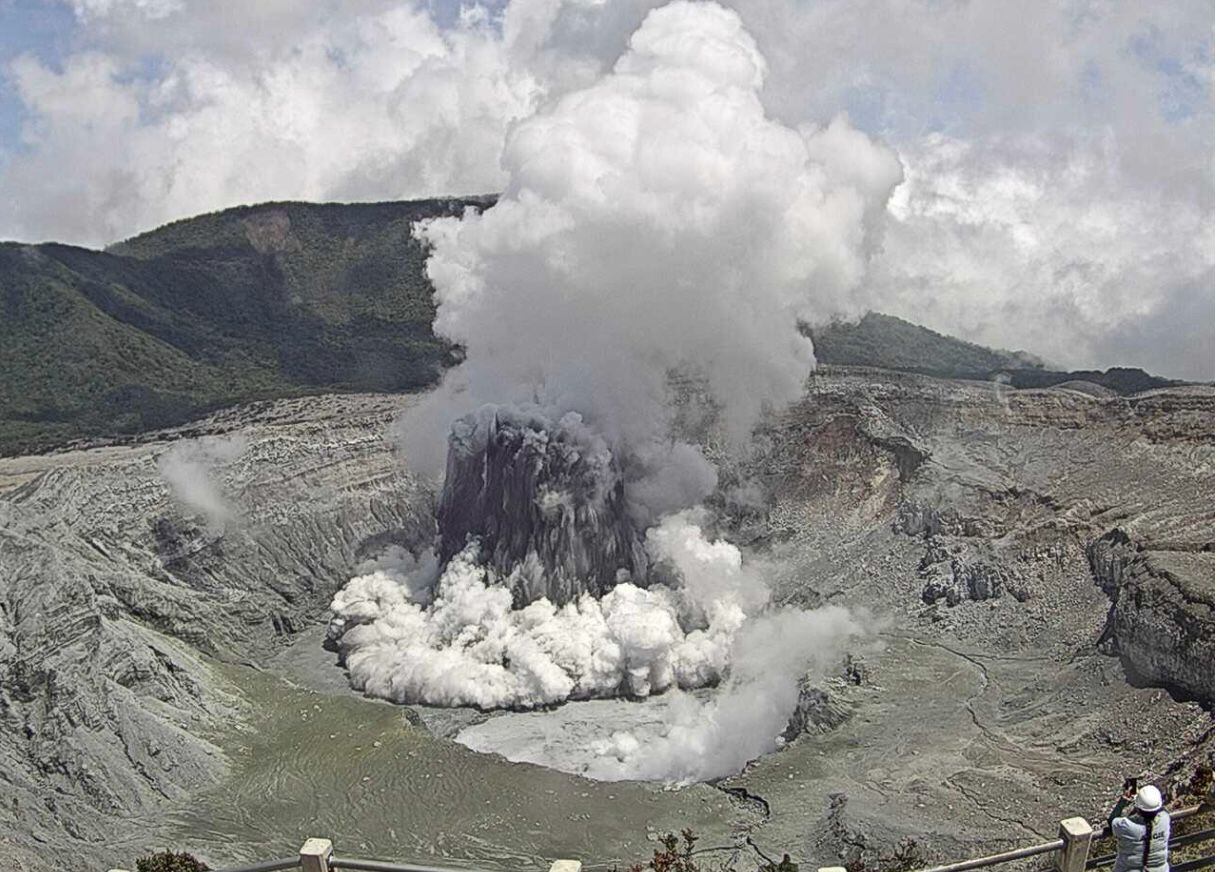 El Poás se ubica a 2.678 metros sobre el nivel del mar.