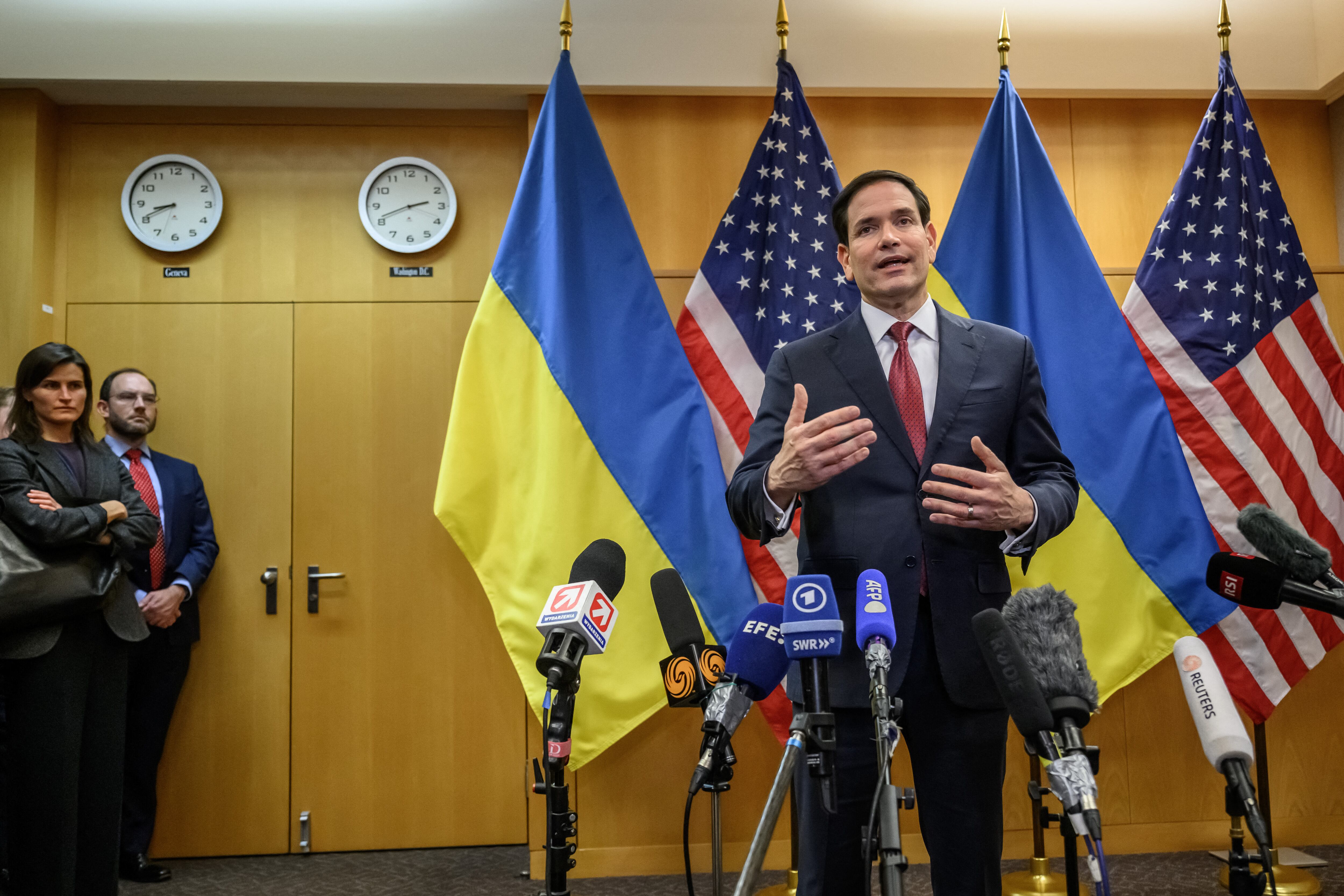 El secretario de Estado de EE. UU., Marco Rubio, ofreció una conferencia de prensa tras unas conversaciones a puerta cerrada sobre el plan estadounidense para poner fin a la guerra en Ucrania en la Misión de EE. UU. en Ginebra, este 23 de noviembre. Fotografía:
