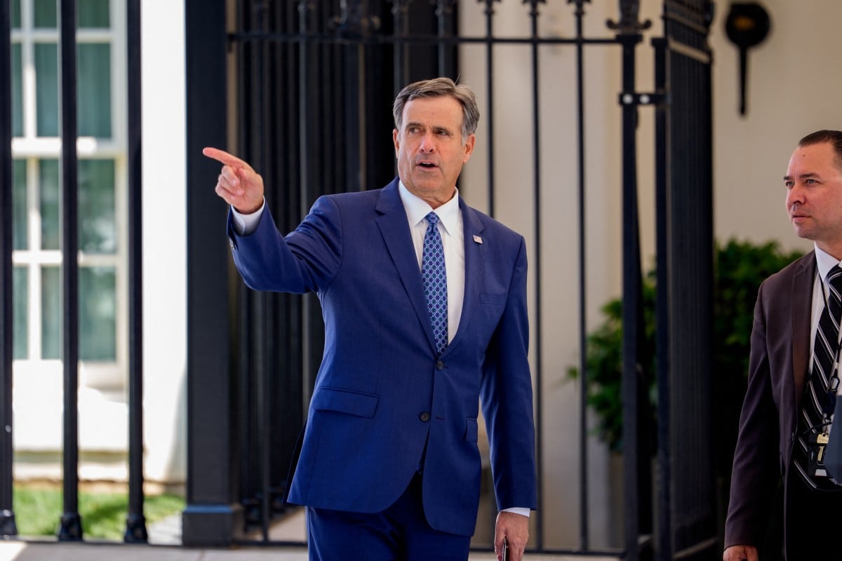El director de la CIA, John Ratcliffe, sale del Ala Oeste al finalizar una exhibición del Freedom 250 Grand Prix en West Executive Avenue, entre el Ala Oeste de la Casa Blanca