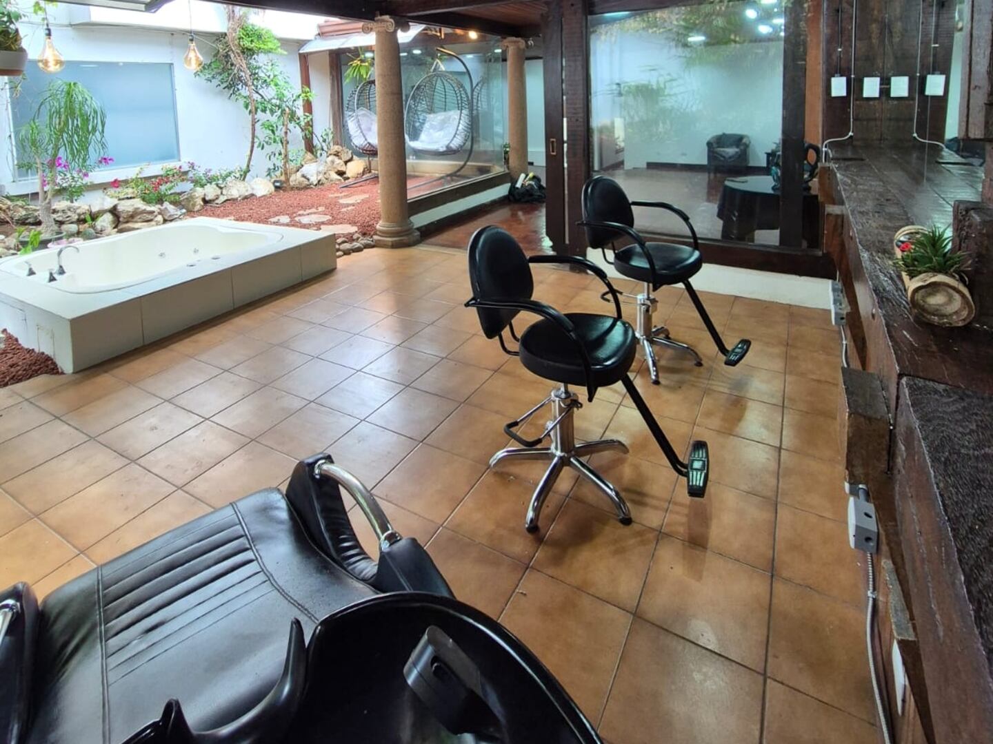 Salón de belleza busca personal con urgencia: hay varias plazas disponibles en San José centro