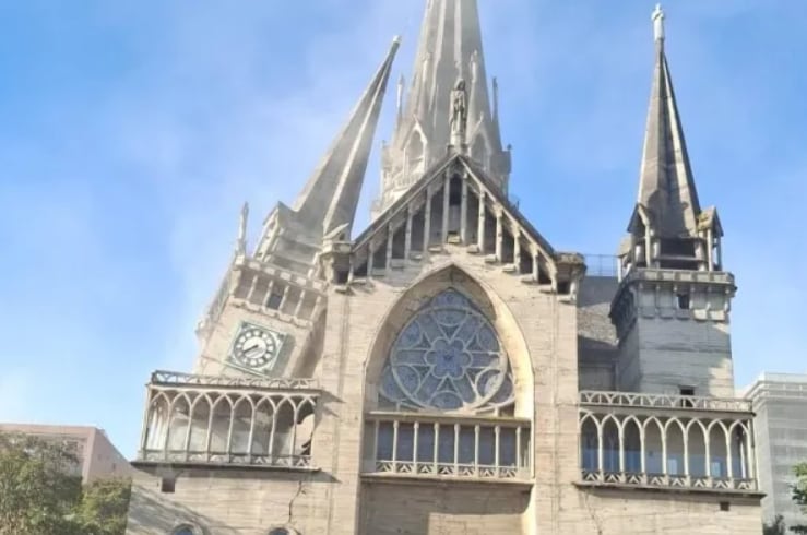 Colapso de parte de la estructura de la catedral de Manizales, Colombia, como consecuencia del terremoto de 7,4 que sacudió el país este 10 de agosto.