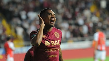 Orlando Sinclair lo hace otra vez, hinca a Herediano