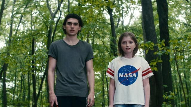 Charlie Evans y Farrah Mackensie son los hijos de la pareja Sandford en 'Dejar el mundo atrás', película de Netflix.