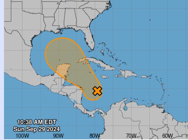 Además de la onda que entra este domingo, el IMN vigila de cerca el sistema de baja presión que está cerca de la costa Caribe de Nicaragua el cual podría transformarse en ciclón a fines de la otra semana. Imagen; Centro Nacional de Huracanes.