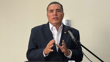 Candidato presidencial inicia su campaña con promesa de una ‘prisión permanente’