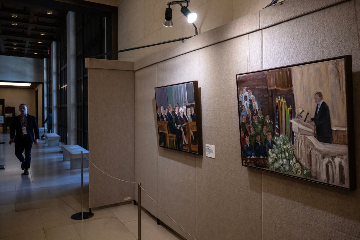 Visitantes observan pinturas del expresidente estadounidense George W. Bush en el Museo Presidencial George W. Bush, en Dallas, Texas, el 9 de setiembre de 2026.