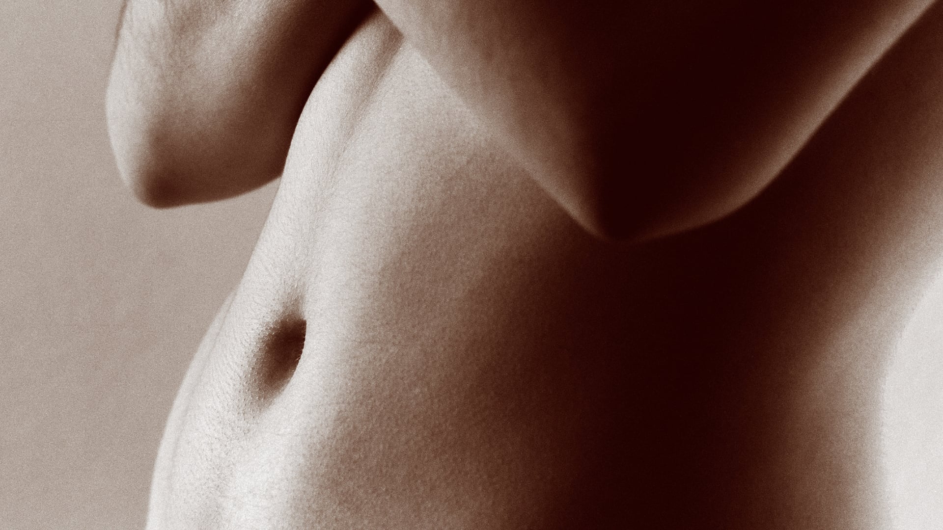 Un reto de 30 días con ejercicios de plancha mejora la postura y alivia el dolor lumbar sin usar equipo ni gimnasio.