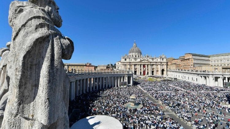 Domingo de Resurrección, el Santo Padre presidió la Santa Misa del día en la Plaza de San Pedro del Vaticano.
