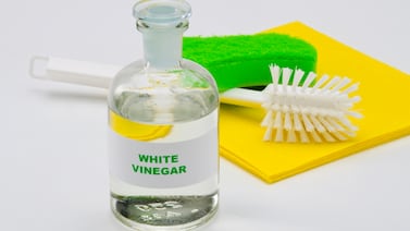 El vinagre es una alternativa de bajo costo para limpiar: así se usa en distintas áreas del hogar