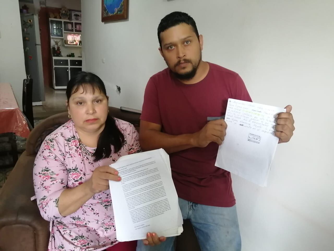 Max Sánchez y su madre Mariliz Calderón, están dispuestos a llegar hasta las últimas instancias para que lo sufrido por Max hace siete año sea visto como tortura y no como abuso de autoridad. Foto: Keyna Calderón.