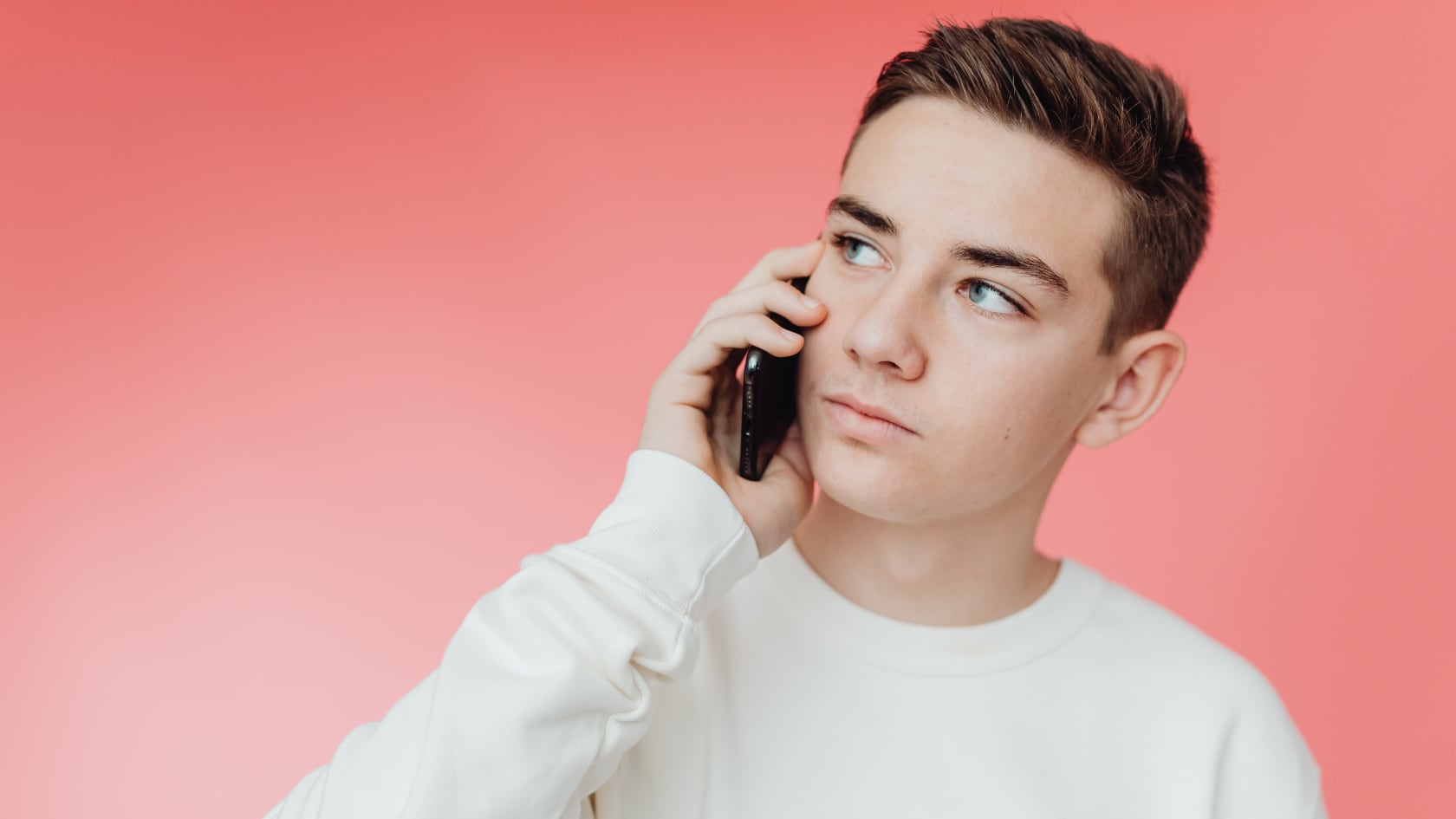 Las llamadas no deseadas representan un riesgo de fraude. Colgarlas y activar filtros en el celular reduce la exposición a estafas y protege su información.