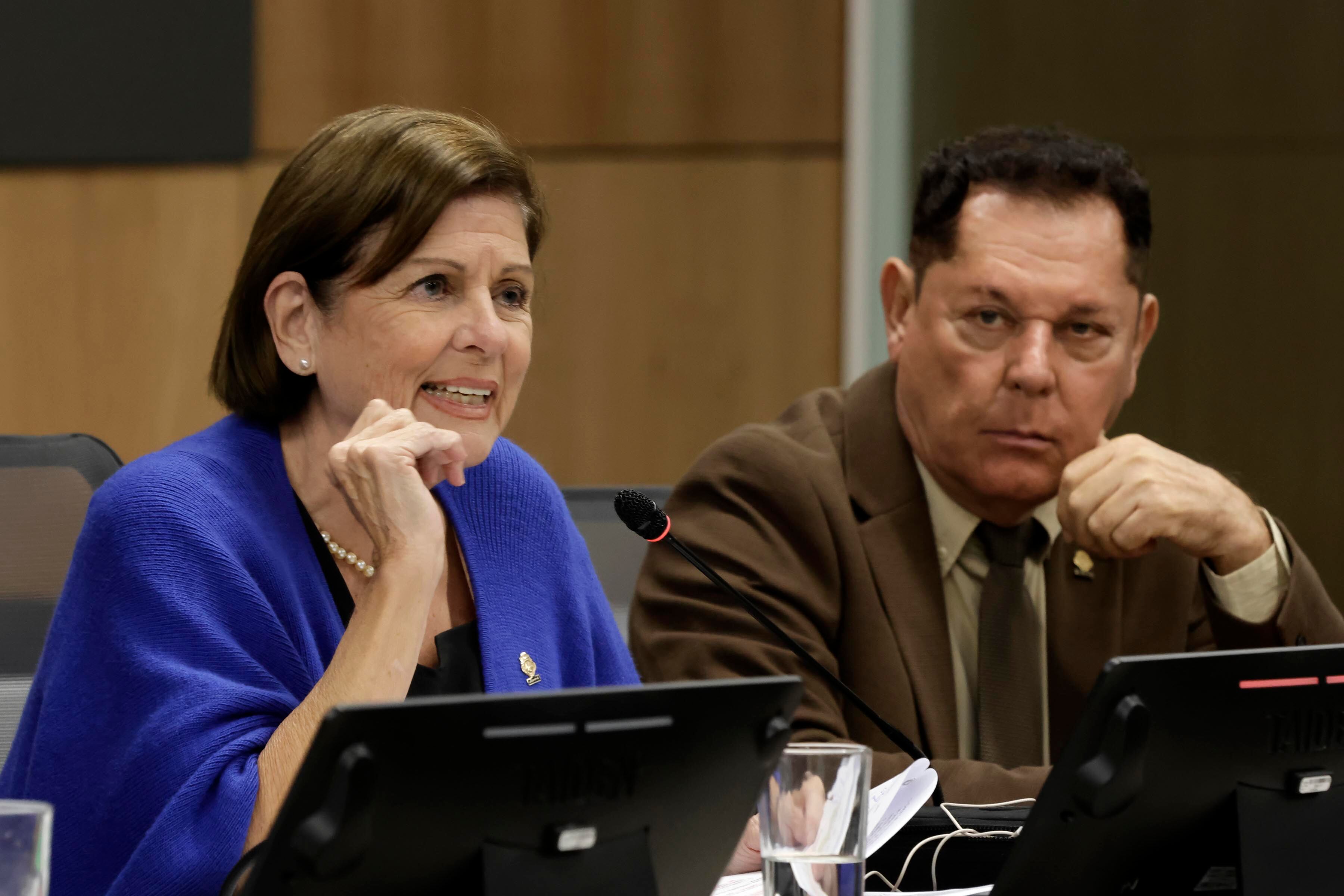 28/08/2023. Asamblea Legislativa, San José. Yafit Ohana, exesposa del presidente de Corporación BCT y de la Junta Directiva del medio CRHoy, comparece en la Comisión de Derechos Humanos sobre diversas visitas que hizo a Casa Presidencial que se conocieron luego de que la expresidenta del PANI, Gloriana López, dijo a la asamblea que Casa Presidencial le consultó sobre un caso que involucraba a Yafit y a su exesposo. Ohana asistió con su abogado Rodolfo Brenes. Fotos: Mayela López