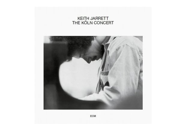 Portada dee 'The Köln Concert' de Keith Jarrett, lanzado en 1975, muestra al pianista durante la interpretación.