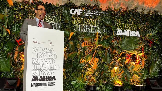 En un evento en Sao Paulo, Brasil, el Banco de Desarrollo de América Latina y el Caribeb - Corporación Andina de Fomento (CAF) presentó su nueva marca regional. En la fotografía, su presidente ejecutivo, Sergio Díaz-Granados.
