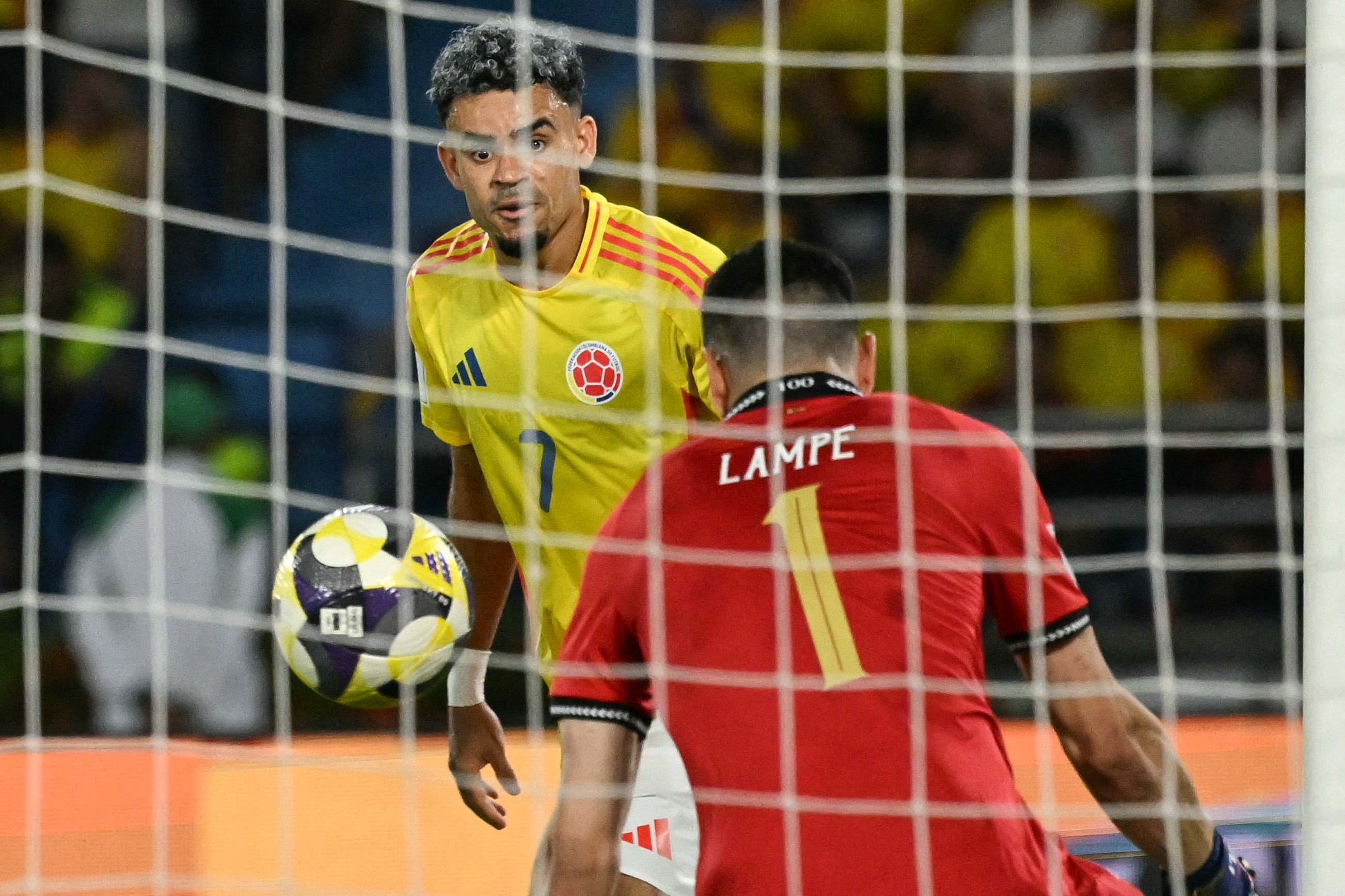 Luis Díaz es la figura de la Selección Colombia; aquí, en un partido eliminatorio ante Bolivia, rumbo al Mundial 2026.