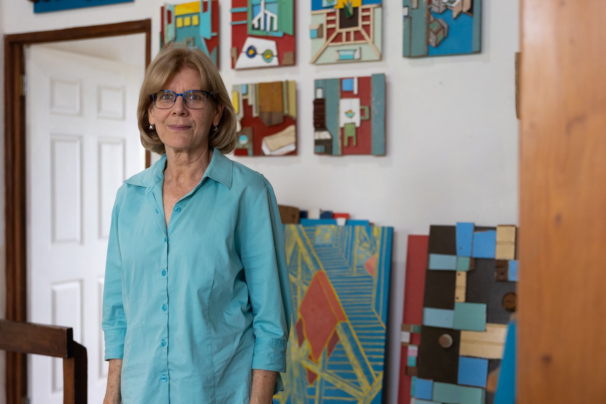 La artista invitada, Loida Pretiz, presentará obras personales y colectivas con enfoque comunitario.