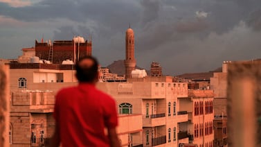 Ataque con misiles contra el palacio presidencial en Yemen deja muertos y heridos