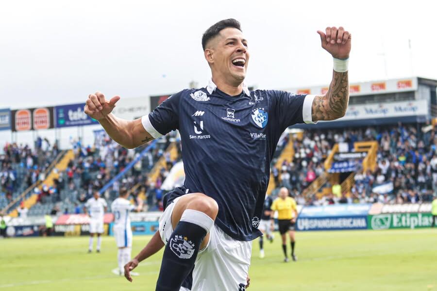 Mauro Quiroga festeja ante Perez Zeledon