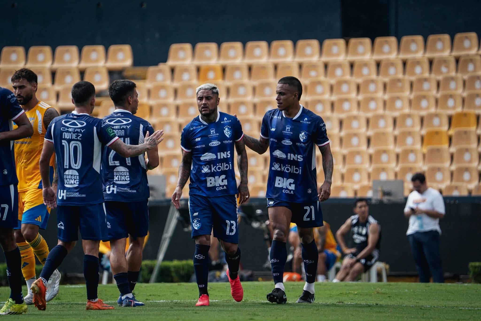Joaquín Alonso Hernández hizo el primer gol de Cartaginés contra Tigres, en el 'Volcán'.