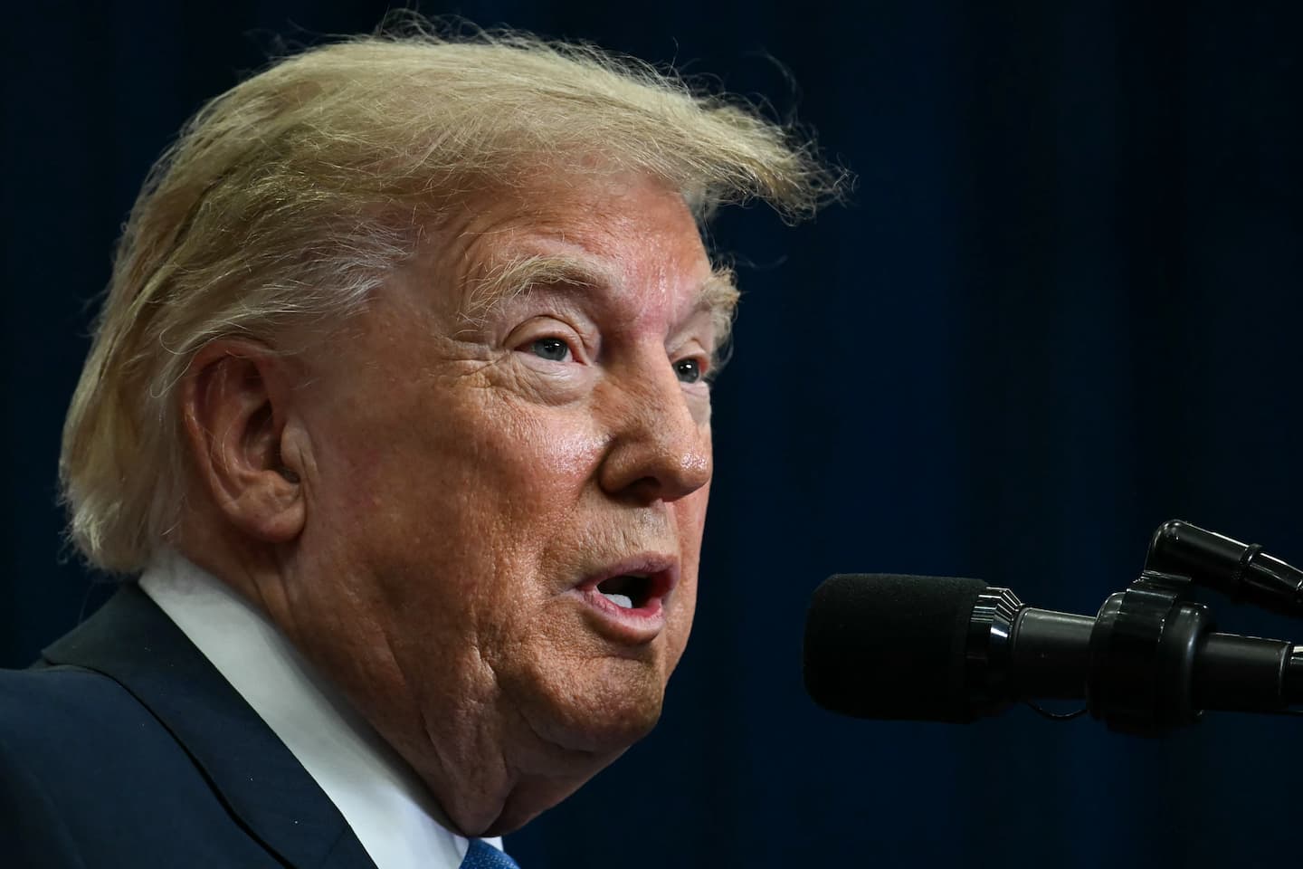 El presidente de Estados Unidos, Donald Trump, pronuncia un discurso durante la ceremonia de entrega de la Medalla de Honor Espacial del Congreso en el Centro Espacial Lyndon B. Johnson de la NASA en Houston, Texas, el 28 de agosto de 2026. La tripulación de Artemis II recibe la Medalla de Honor Espacial del Congreso por su histórica misión alrededor de la Luna.