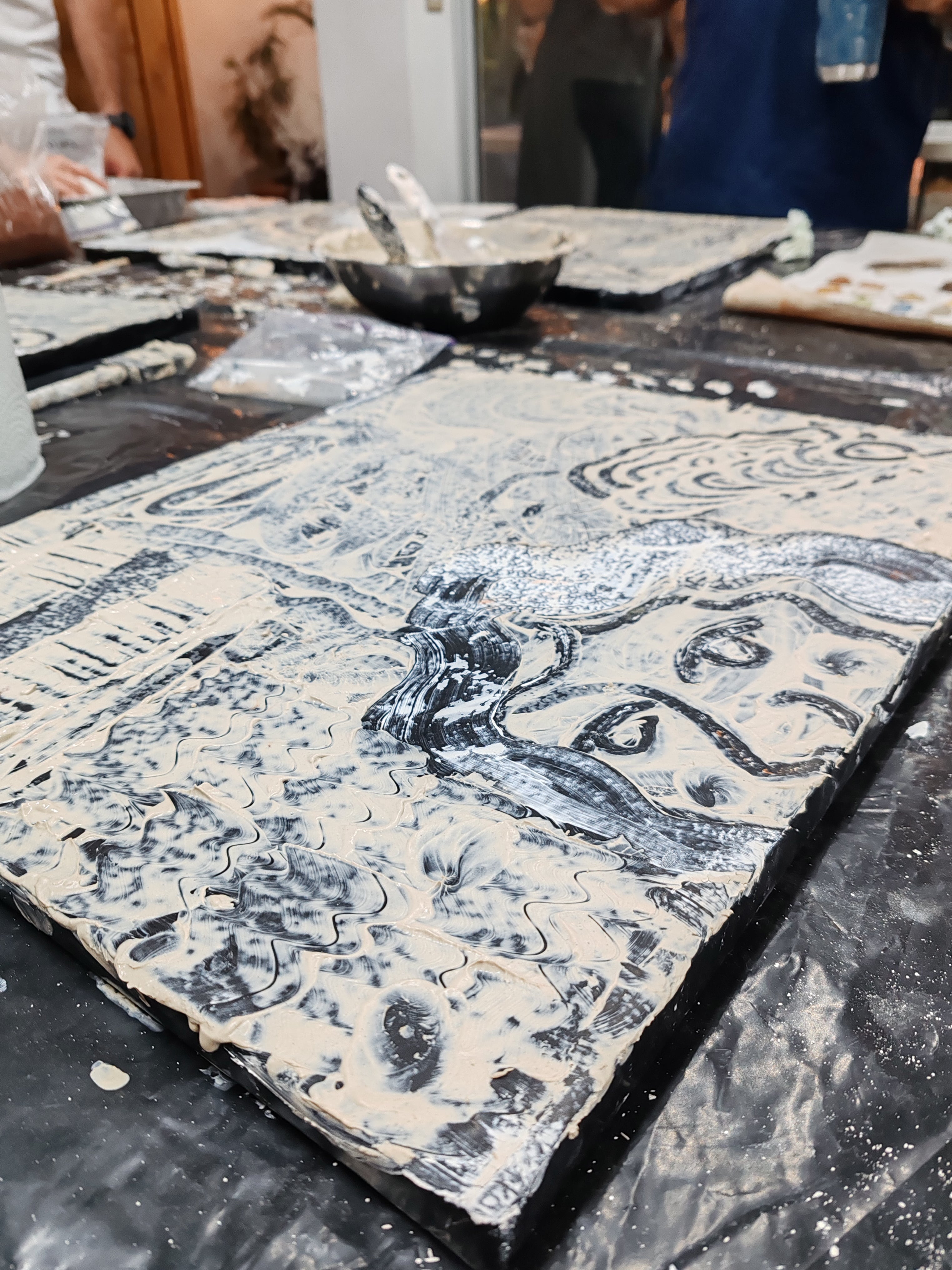 Obras del artista Octubre Sánchez exhibidas en el Centro Cultural San José.