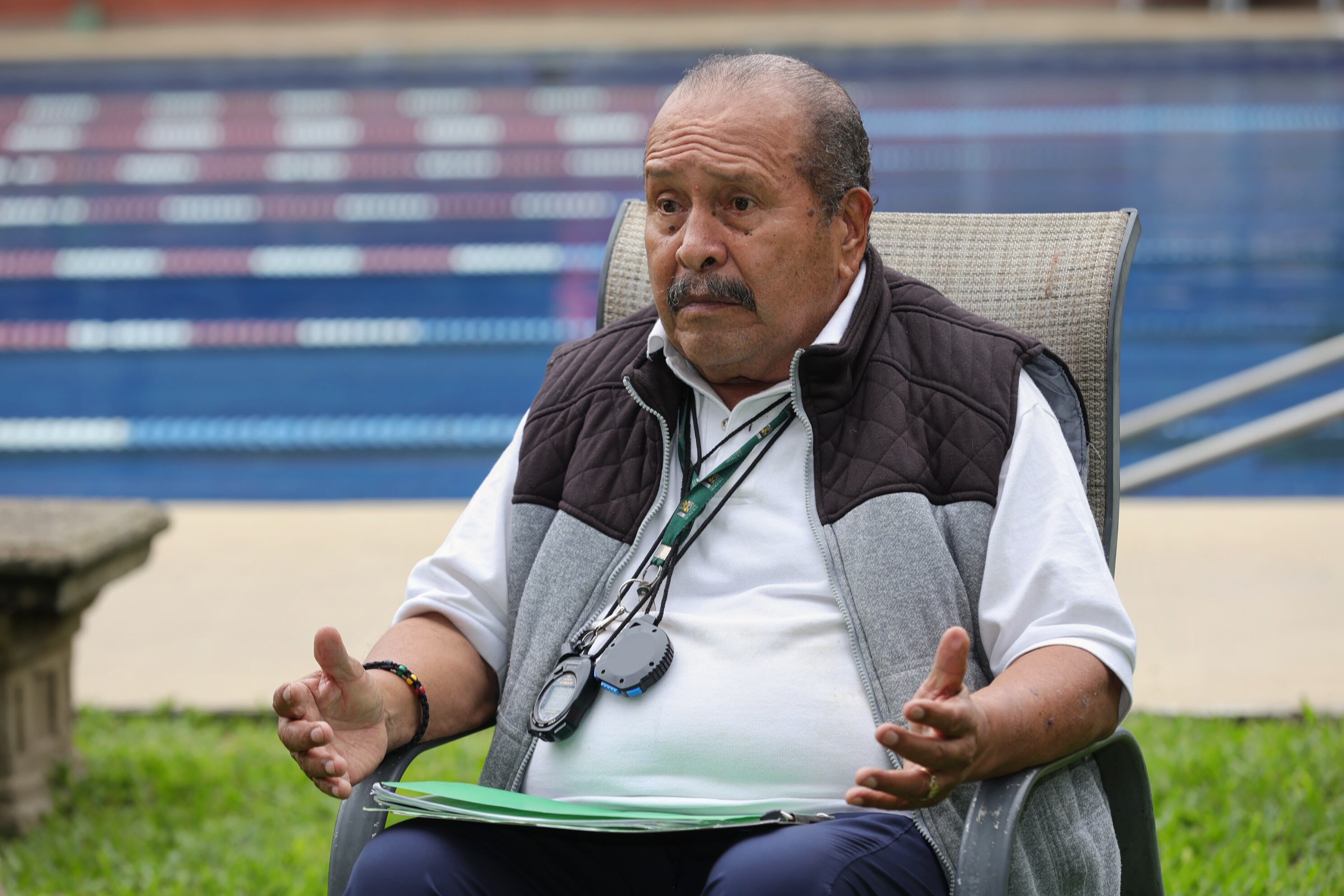14/07/2025 / Retratos del entrenador de natación Francisco Rivas / MATERIAL EMBARGADO Y EXCLUSIVO DE LA NACION / Foto John Durán
