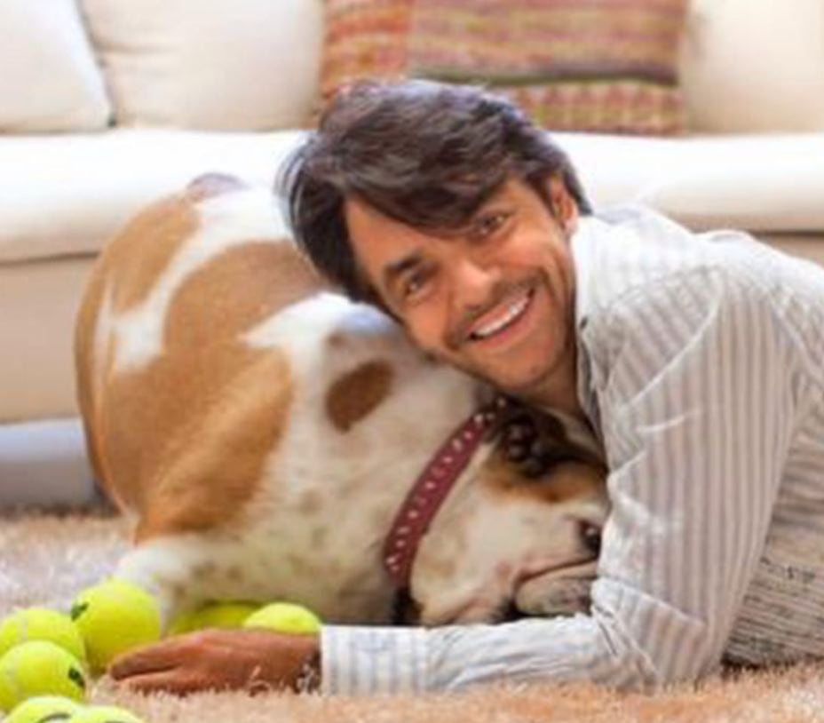 Eugenio Derbez lamenta la partida de su adorable perrita Fiona, a la que le hizo una ceremonia para despedirla. Seguidores de la familia no han parado de enviar mensajes de apoyo