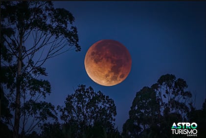 Categoría Panorama Nocturno: Luna Roja en Santa Marta (Tarrazú, San José)
Sony A7 III. T: 0.4s F/8.0, ISO 1000. 600mm (FE 200-600 F5.6-6.3 G OSS)
Tomada el 3/3/2026.