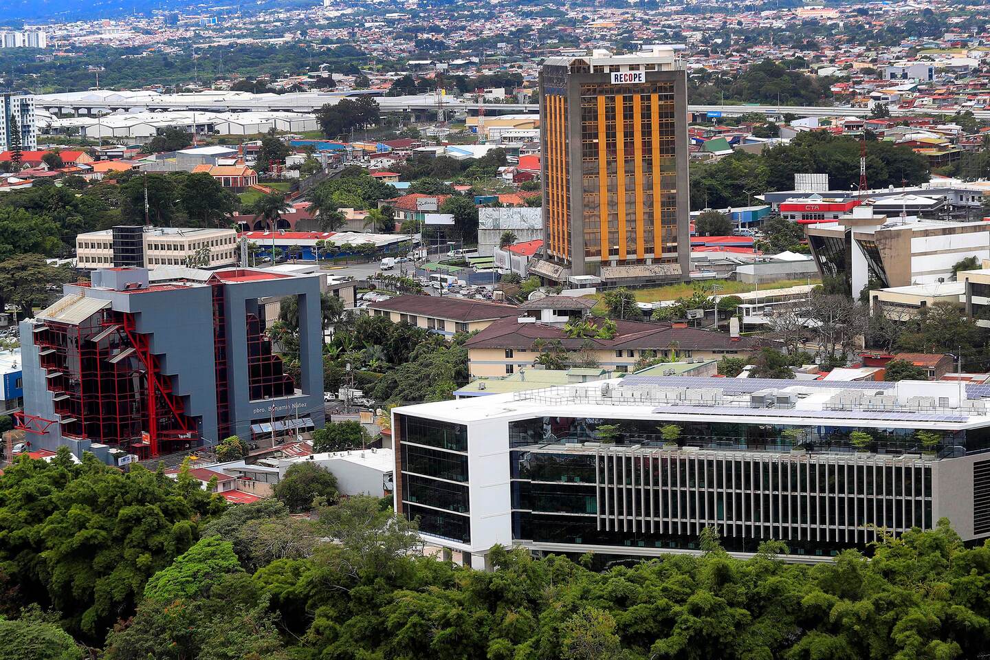 29/11/2022 San José. Edificio de Refinadora Costarricense de Petróleo (RECOPE), en Barrio Tournón.