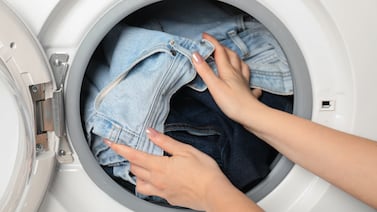 Cada cuánto hay que lavar los jeans para que duren más y no pierdan color