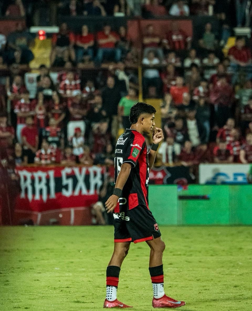 Isaac Badilla tiene muchas ganas de encarar los retos que vienen con Liga Deportiva Alajuelense y con la Selección Sub-20 de Costa Rica.