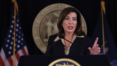 Gobernadora impulsa reforma legal tras caso de presunta violación grupal en universidad de Cornell en Nueva York